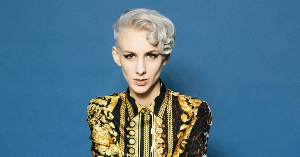 Lisa Eckhart Gewicht – Alles über ihr Gewicht, Figur und öffentliche Wahrnehmung lisa eckhart gewicht